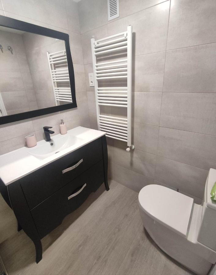 Precioso Apartamento Con Terraza, Pistas De Padel Y Piscinas Apartment Кастро-Урдиалес Екстериор снимка