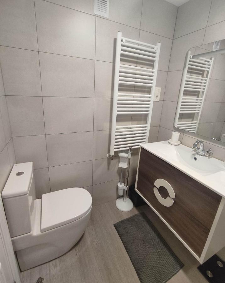 Precioso Apartamento Con Terraza, Pistas De Padel Y Piscinas Apartment Кастро-Урдиалес Екстериор снимка
