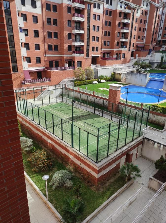 Precioso Apartamento Con Terraza, Pistas De Padel Y Piscinas Apartment Кастро-Урдиалес Екстериор снимка