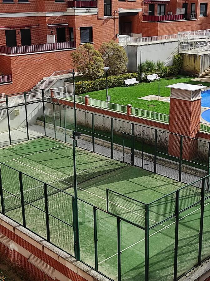 Precioso Apartamento Con Terraza, Pistas De Padel Y Piscinas Apartment Кастро-Урдиалес Екстериор снимка